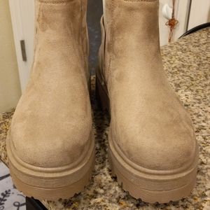 Qupid Tan Chunky Lug Sole Ankle Booties Size 6